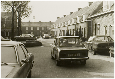 104803 Markiesstraat, gezien in de richting 3e Haagstraat, 02-1981