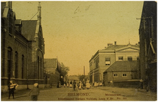 104829 Molenstraat, gezien vanuit de richting van de 'Ameidestraat'. Rechts paterskerk en Rijks HBS. Links ...