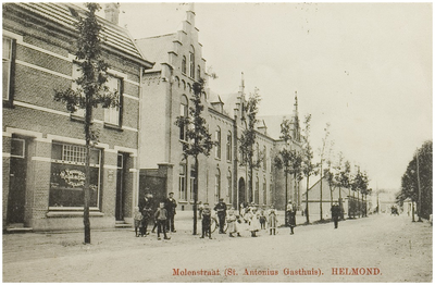 104830 Molenstraat, gezien in de richting 'Ameidestraat'. Links het gasthuis Sint Antonius, 1904 - 1909