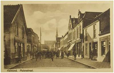 104839 Molenstraat, gezien in de richting van de Ameidestraat. Op de plek van het pand geheel links is rond 1920 het ...