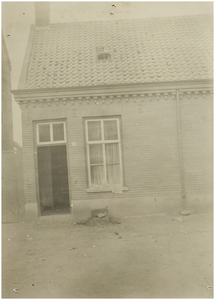104846 Molenstraat 31. Woning van echtpaar Van der Kruijs-Roos, na een woningbrand. Drie kinderen kwamen daarbij door ...
