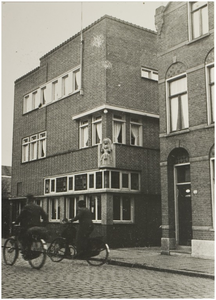 104864 Molenstraat, gezien vanuit de richting van de 'Ameidestraat'. Rechts een gedeelte van het huis van de familie ...