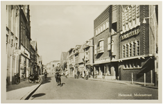 104873 Molenstraat, gezien vanuit de richting van de 'Ameidestraat'. Rechts de Sint Canisiusschool, 1940 - 1950