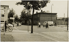 104895 Kruising Molenstraat (rechtsvoor naar linksachter), Burgemeester van Houtlaan (links) en Engelseweg (rechts), ...