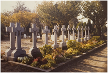 104919 Molenstraat. Graven van broeders van Maastricht op de rooms-katholieke begraafplaats, z.j.