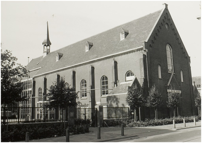 104973 Molenstraat. Voormalige paterskerk. Sedert 1992 in gebruik als kantine en bibliotheek bij scholengemeenschap Jan ...