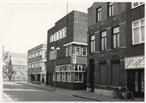 105050 Molenstraat 197 t/m 203, gezien vanuit de richting van de 'Wal' in de richting Zuidende. Uiterst rechts ...