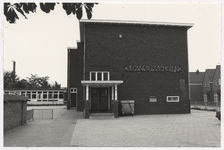 105060 Molenstraat 144, rechts Welpenstraat. Voorgevel Sint Canisiusschool, in het gebouw van de voormalige Sint ...