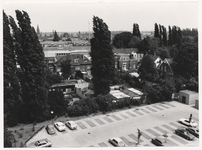 105079 Molenstraat. Achterzijde van de woningen, gezien vanaf het belastingkantoor aan de Penningstraat, 1975 - 1985