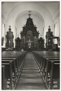 105135 Molenstraat 195. Interieur paterskerk van de paters Capucijnen. Bij een verbouwing in 1959 zijn in plaats van ...