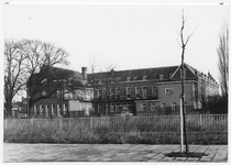 105217 Molenstraat 141. Achterzijde van het voormalige Sint Antoniusgasthuis, gezien vanaf de Kasteel-Traverse, 02-1975