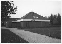 105238 Nachtegaallaan 215. Kerkgebouw De Schabbert van de r.k. parochie Onze Lieve Vrouw van Binderen, gezien vanaf de ...