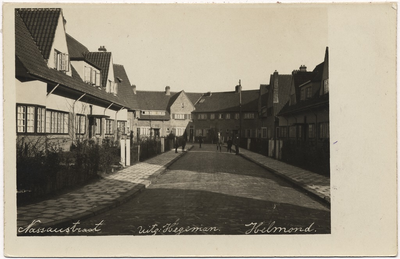 105254 Nassaustraat, gezien vanuit de richting 'Willemstraat' in de richting 'Julianalaan', 1930 - 1940