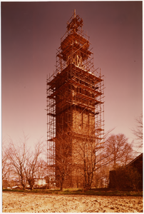 105481 Oude Torenstraat. Restauratie van de toren van de oude parochiekerk Sint Trudo, 06-04-1978