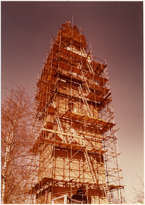 105482 Oude Torenstraat. Restauratie van de toren van de oude parochiekerk Sint Trudo, 06-04-1978