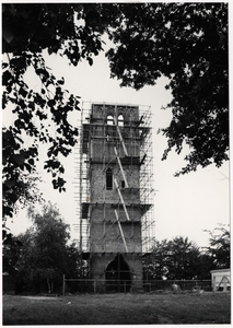 105488 Oude Torenstraat. Restauratie van de toren van de oude parochiekerk Sint Trudo, 1978