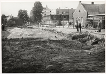 105527 Parkweg met rechts het Wit-Gele Kruisgebouw, gezien in de richting Kasteellaan en Kanaaldijk N.W. met hotel ...