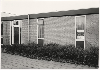 105598 Peeleik 7. Gemeenschapshuis De Loop. Ingang van het kruiswerk, 05-12-1986
