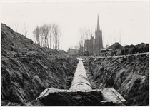 105814 Rootakkers. Aanleg van de weg. Op de achtergrond de toren aan de Oude Torenstraat, 01-1979