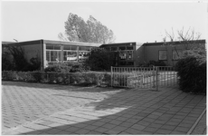 105889 Raafstraat 10. Voormalige kleuterschool De Lepelaar, daarna basisschool De Roek, 30-10-1986