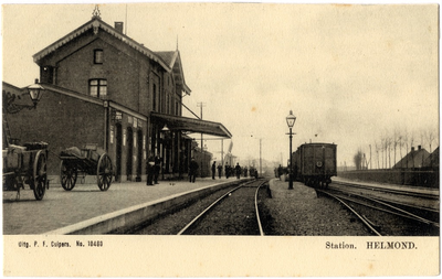 106038 Stationsplein. Achterzijde van het station met perron, gezien in de richting 'Deurne', 1895 - 1905