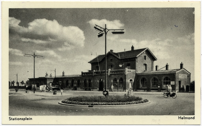 106064 Stationsplein. Voorzijde station, 1954