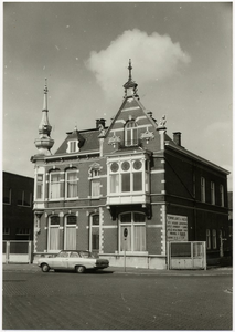 106069 Stationsplein 4. Voormalige villa fabrikant Holtus, in gebruik als kantoor van textielfabriek Terwindt, Arntz en ...