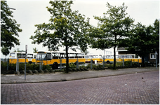 106083 Stationsplein. Busstation Zuidooster, 07-1982