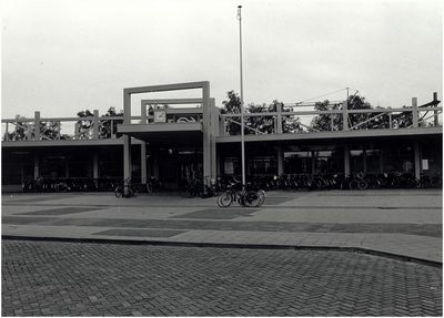 106167 Stationsplein. Voorzijde station, 26-06-1987