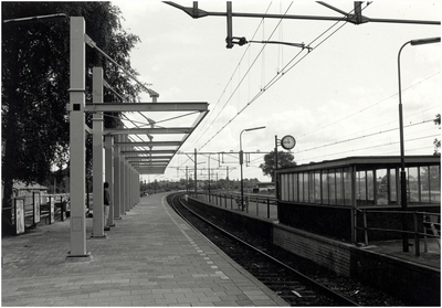 106172 Stationsplein. Nieuw perron bij nieuwbouw station, 05-06-1986
