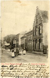 106249 Steenweg, gezien in de richting kanaal. Rechts met trapgevel, het huis van notaris A.H. Sassen, 1895 - 1905