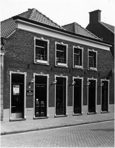 106317 Steenweg 48-50. Meubelzaak Van Oorschot, 1974