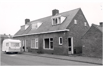 106340 Jan Stevensstraat, gezien vanuit de richting 'Dijksestraat' in de richting 'Uiverlaan'. De huizen staan op de ...