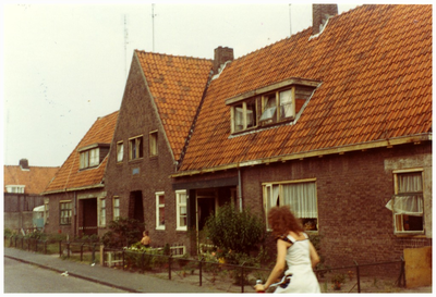 106454 Timmermansstraat, gezien in de richting Blinkertsestraat (linksachter). De huizen staan op de nominatie om ...