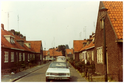 106456 Timmermansstraat, gezien vanaf de hoek met het 'Hemelrijksdijkje' in de richting 'Blinkertsestraat'. De huizen ...