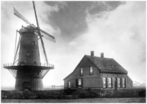 106458 Tolpostplein. Molen en molenaarshuis met op de achtergrond de Beisterveldse akkers. Beide zijn afgebroken voor ...