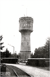 106491 Torenstraat. (voorheen Waardstraat). De tweede watertoren, in 1956 afgebroken nadat een groter exemplaar was ...