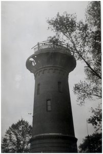 106505 Torenstraat (voorheen Waardstraat). Sloop van de tweede watertoren, 1956
