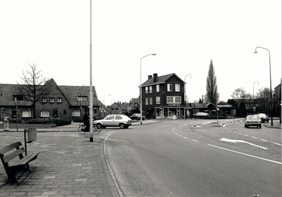 106557 Kruispunt Uiverlaan (voorgrond), Oostende (rechts), Willem Prinzenplein (links) en Bindersestraat (midden ...