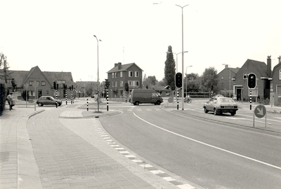 106558 Kruispunt Uiverlaan (voorgrond), Oostende (rechts), Willem Prinzenplein (links), Bindersestraat (midden achter) ...