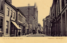 106606 Veestraat, gezien in de richting van de 'Markt'. In het midden na het vijfde huis rechts en het vierde huis ...