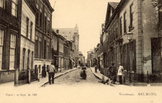 106607 Veestraat, gezien vanaf de hoek met de Kasteellaan (rechts) in de richting 'Markt'. Rechts het pand van notaris ...
