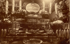 106619 Veestraat 21. De etalage van slagerij Frans Stevens gehuwd met José Schäfer, 1911