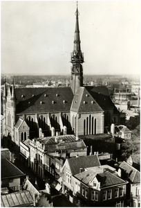 106702 Veestraat. Panorama vanaf de toren van de kerk Sint Lambertus. Het beeld wordt gedomineerd door de kerk Heilig ...