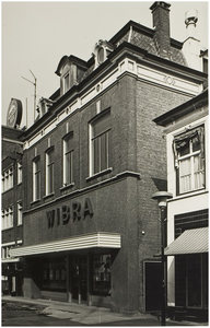 106790 Veestraat 44. Textielwinkel Wibra in de vroegere villa Coovels, 1969 - 1979