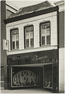 106792 Veestraat 23a. Schoeninkel Brands Schoenen, 1969 - 1979