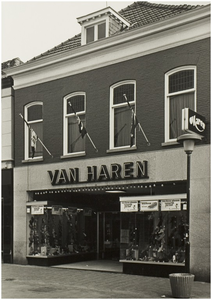 106794 Veestraat 23. Schoenwinkel Van Haaren, 1969 - 1979