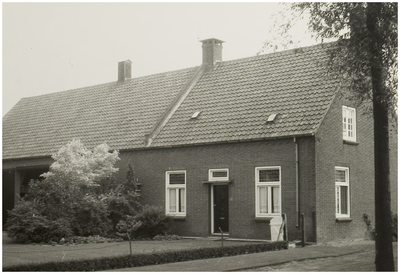 106888 Vlierdensedijk 5a. Voorgevel boerderij landbouwer Janus van Tilburg-Raijmakers. In 1968 ffgebroken ten behoeve ...