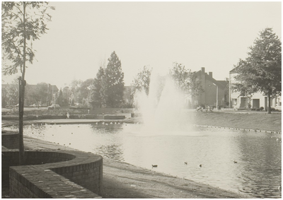 106940 Vondellaan met vijver en fontein, z.j.