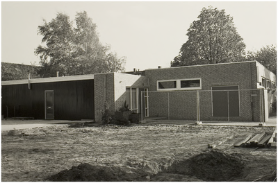 106970 Valkstraat 12. Voormalige kleuterschool de Vogelaer, in gebruik als sportschool Van de Pol, 30-10-1986